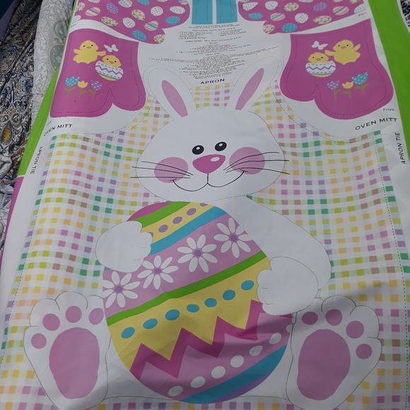 (New) Apron & Mittens Fabric Panel - Picture 2 of 10